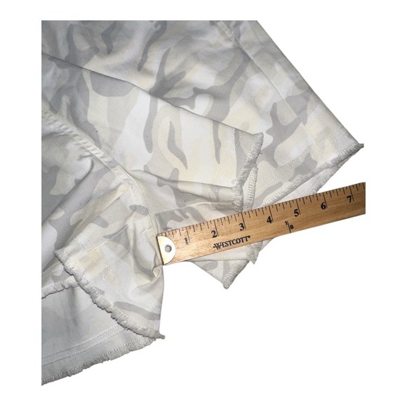 Vineyard Vines Gray Camo Pull On Everyday Shorts, Small - Picture 8 of 8